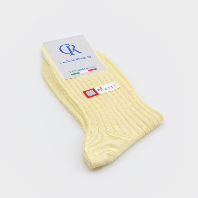 Socken aus Filoscozia Baumwolle von Calzificio Rossanigo, hellgelb