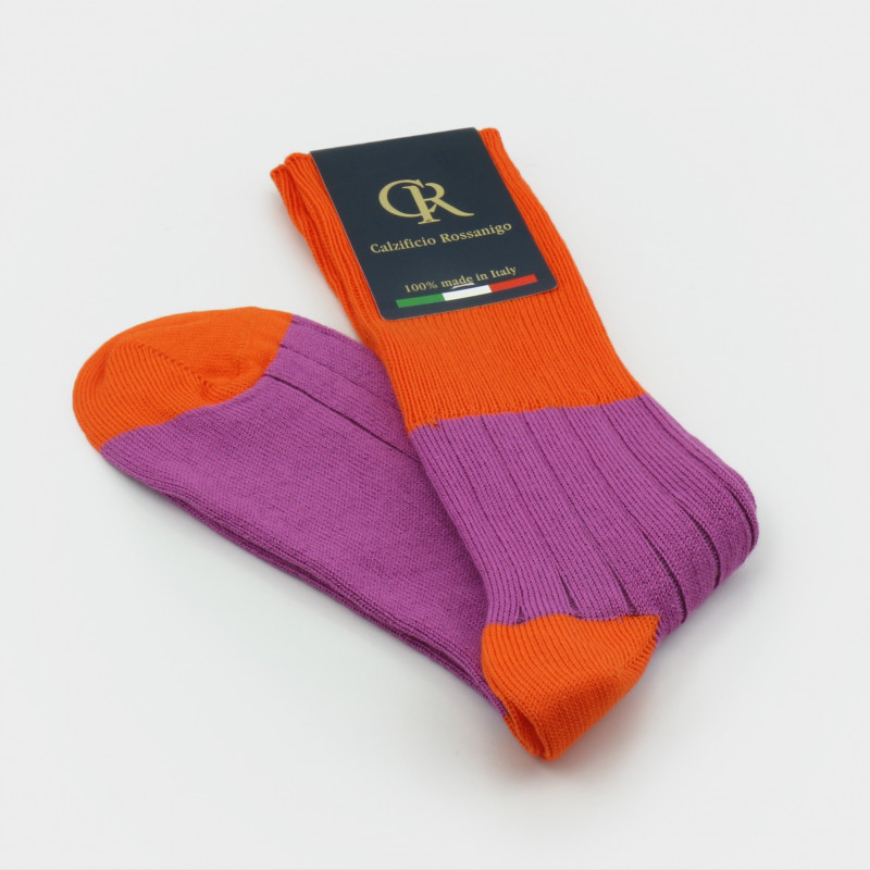 Zweifarbige Socken aus Baumwolle von Calzificio Rossanigo aus dem Piemont; Design Neil Barrett Zweifarbige Socken aus Baumwolle von Calzificio Rossanigo aus dem Piemont; Design Neil Barrett