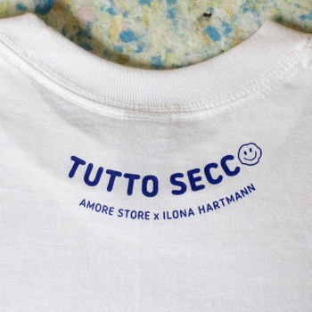 Amore Store x Ilona Hartmann „Tutto Secco“ T-Shirt, unisex