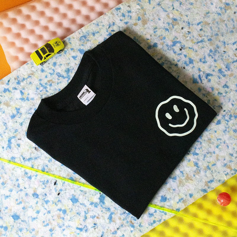 Amore Store x Ilona Hartmann „Smiley“ T-Shirt, Kinder Amore Store x Ilona Hartmann „Smiley“ T-Shirt, Kinder