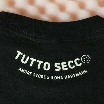 Amore Store x Ilona Hartmann „Tutto Secco GLOW“ T-Shirt, unisex