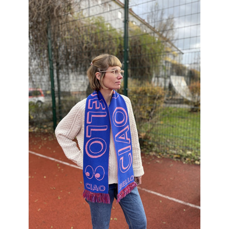 FC Amore Schal „Ciao Bella/Ciao Bello“ von Plateau Studio und Weekender Magazin FC Amore Schal „Ciao Bella/Ciao Bello“ von Plateau Studio und Weekender Magazin