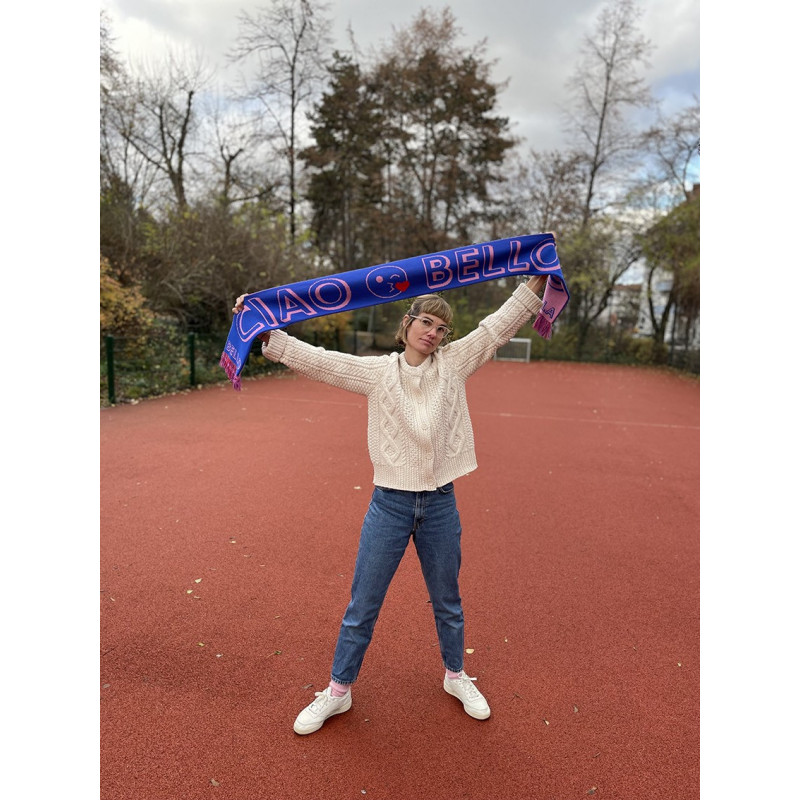 FC Amore Schal „Ciao Bella/Ciao Bello“ von Plateau Studio und Weekender Magazin FC Amore Schal „Ciao Bella/Ciao Bello“ von Plateau Studio und Weekender Magazin