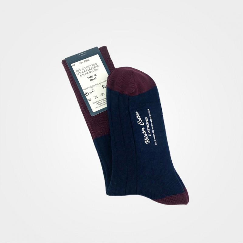 Zweifarbige Socken aus Baumwolle von Calzificio Rossanigo aus dem Piemont; Design Neil Barrett Zweifarbige Socken aus Baumwolle von Calzificio Rossanigo aus dem Piemont; Design Neil Barrett